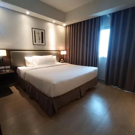 Luxe Suite Stays At Bonifacio Civic Center Tower
